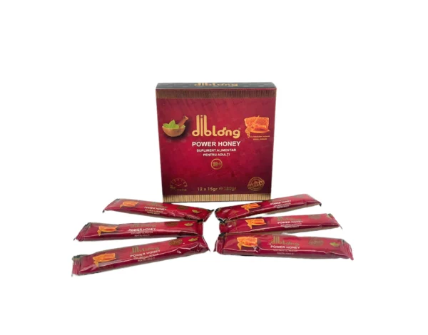 O cutie cu eticheta „DIBLONG POWER HONEY - Miere afrodisiac premium concentrat, pentru cresterea libidoului, potenta, erectie, ejaculare precoce, Unisex, 100% natural” se afla in spatele a sase pachete rosii individuale dispuse in semicerc. Ambalajul prezintă imaginea unui cupă de miere și a unui fagure cu text care evidențiază creșterea superioară a produsului pentru creșterea libidoului.