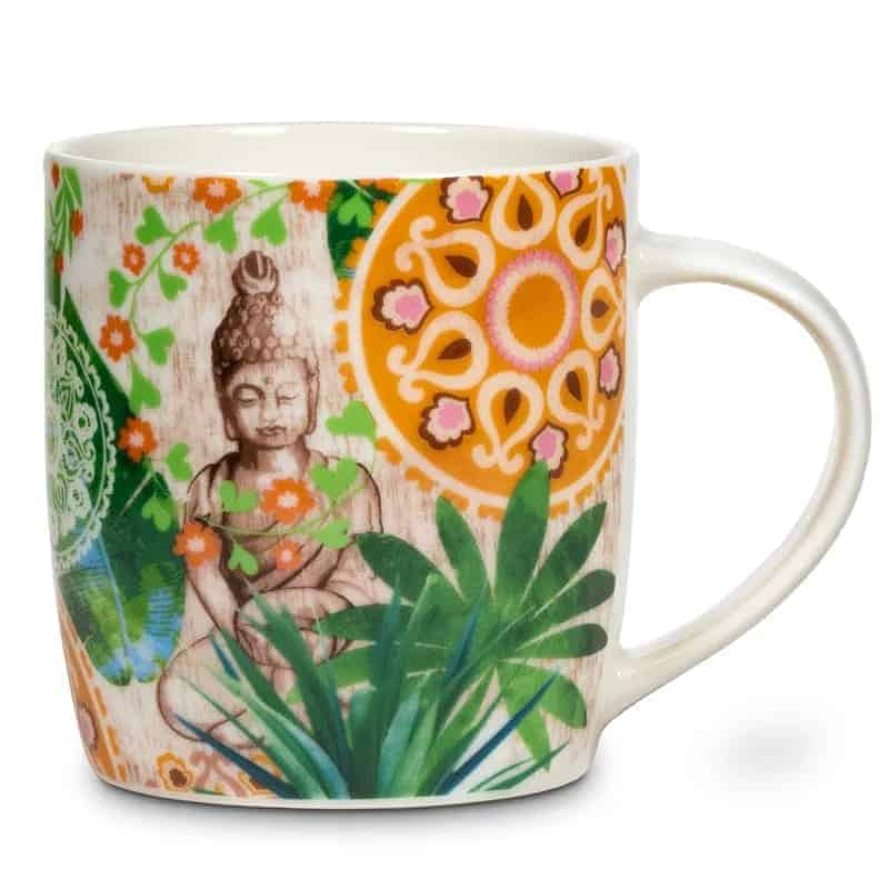 Ceașcă pentru Ceai cu Infuzor, Buddha Paradise are o cană din ceramică cu un design colorat care prezintă o statuie senină a lui Buddha în mijlocul frunzelor verzi luxuriante și modele vibrante de mandale în nuanțe de portocaliu, verde și roz. emanând o atmosferă pașnică și spirituală, este perfect pentru cei care caută un moment de liniște. Cana are un maner pe partea dreapta.