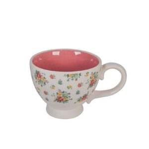 Cană din Ceramică Abby, 350 ml, este o cană de ceai albă cu interior roz. Exteriorul are un model floral cu o serie de flori mici, colorate, cum ar fi flori roz, galbene și verzi. Are un maner clasic curbat si o baza usor evazata.