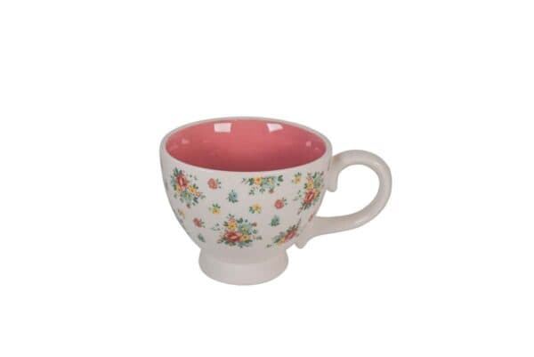 Cană din Ceramică Abby, 350 ml, este o cană de ceai albă cu interior roz. Exteriorul are un model floral cu o serie de flori mici, colorate, cum ar fi flori roz, galbene și verzi. Are un maner clasic curbat si o baza usor evazata.